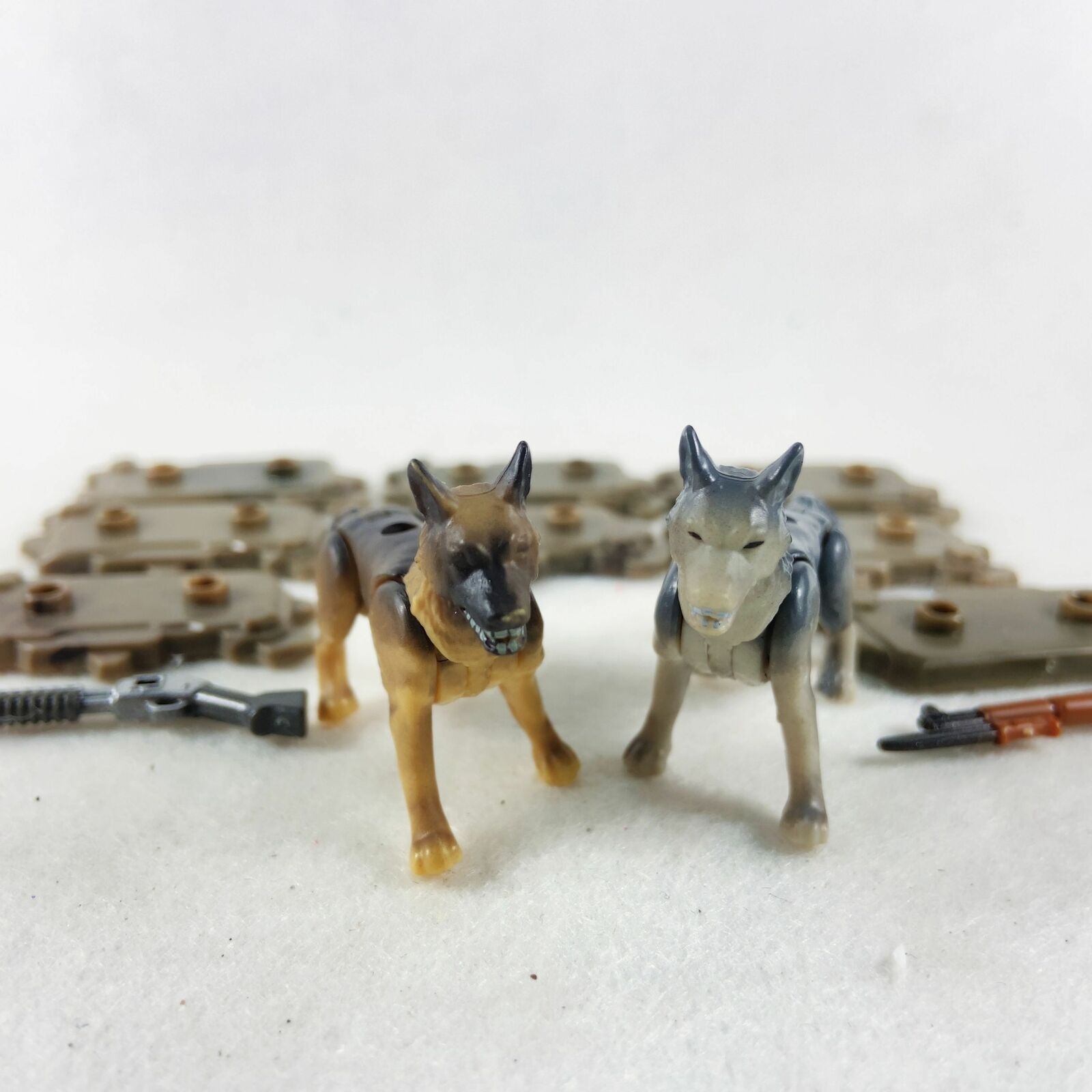 Lot Of 2pcs Mega Bloks Construx Hunt Dogs Mini Figures Toy With Guns